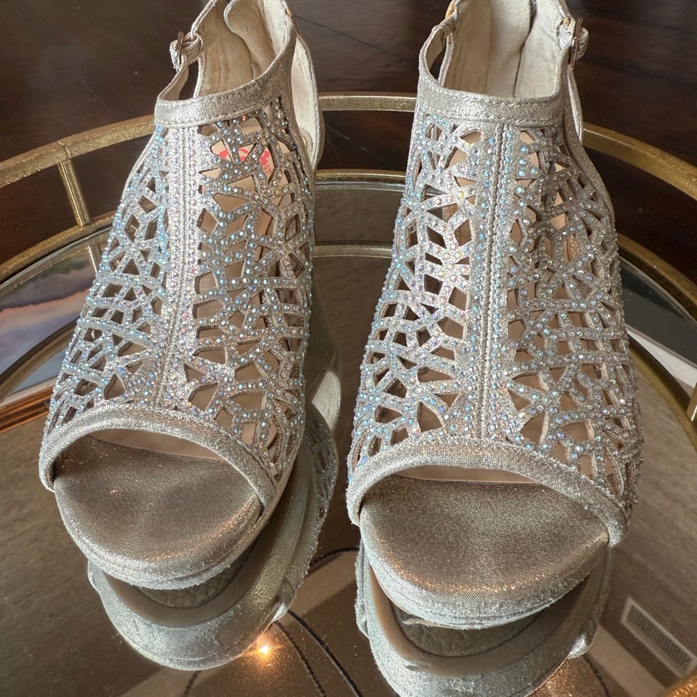 GB GIRLS Lanie Wedge heels for girls size 2